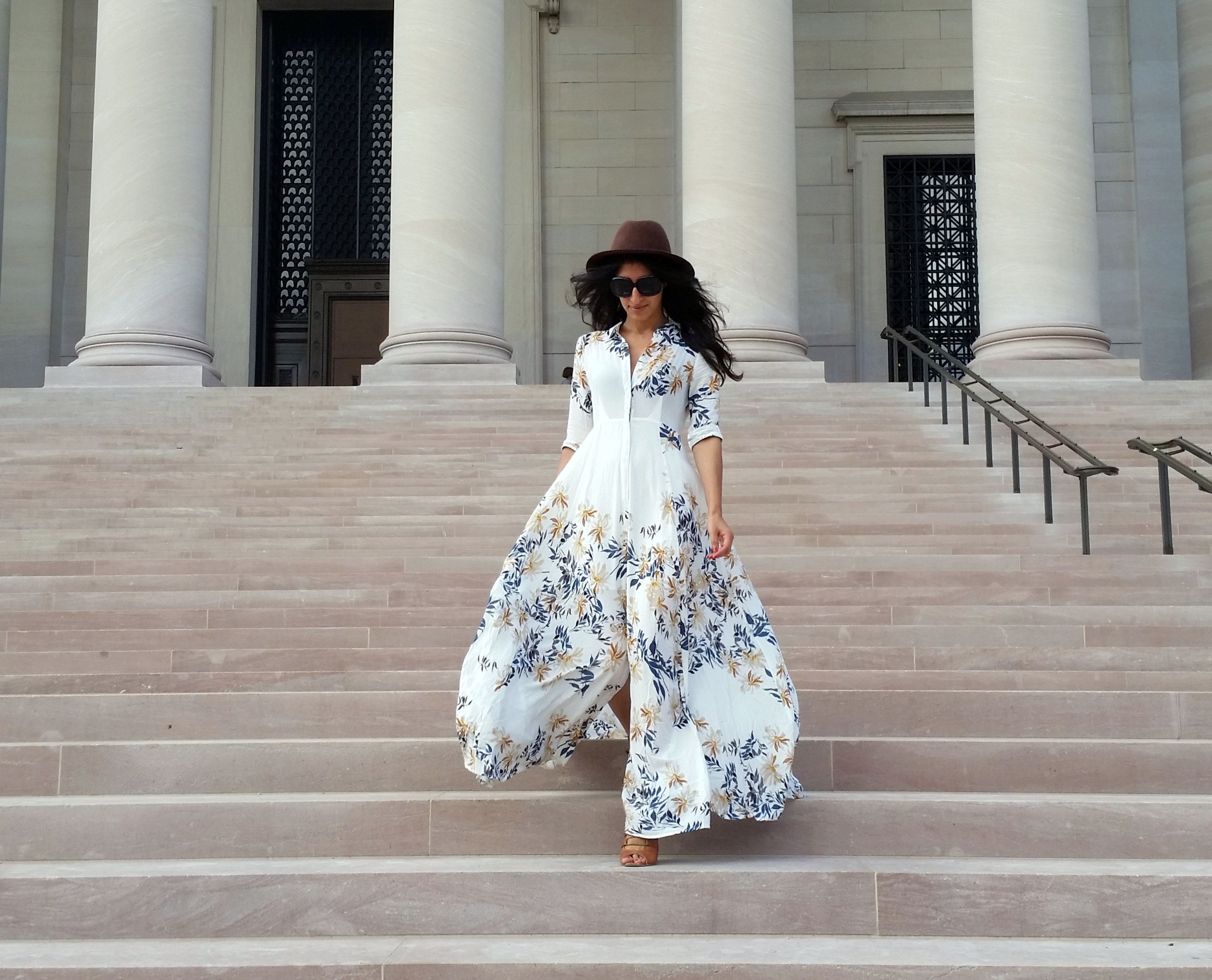 Spring and summer are seasons where florals really come to the forefront! Those gorgeous flowers printed on your favorite dresses can be flaunted without losing their luster underneath early spring, fall and winter layers! I love to wear my neutral-toned florals with an oversized tote, strappy wedges and an oversized fedora!